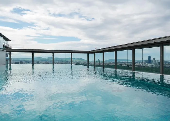 Stylish With Balcony And Pool *