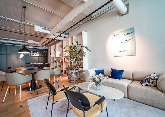 Stylish With Balcony And Pool דירה וינה