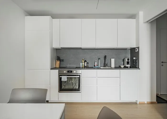 דירה Stylish With Balcony And Pool