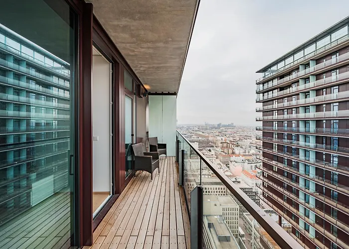 Stylish With Balcony And Pool *